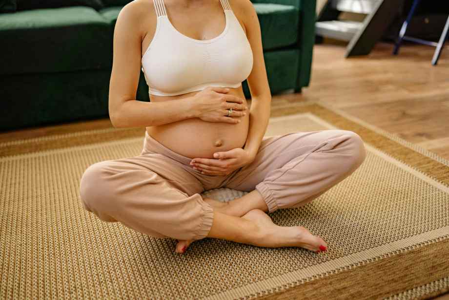 Ventre gonflé et dur comme enceinte : quel remède naturel ?-Sew et Laine